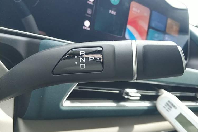 Used ORA Good Cat 2023 401 km Standard Range Prestige Version Lithium Iron Phosphate Gear Lever