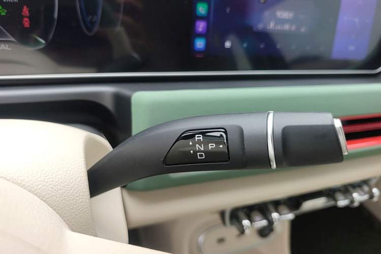 Used ORA Good Cat 2023 401 km Standard Range Luxury Version Lithium Iron Phosphate Gear Lever