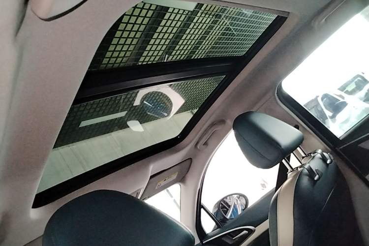Used ORA Good Cat 2023 401 km Standard Range Prestige Version Lithium Iron Phosphate Headliner