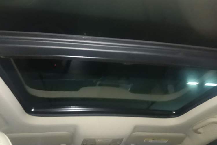 Used ORA Good Cat 2023 401 km Standard Range Premium Version Lithium Iron Phosphate Headliner