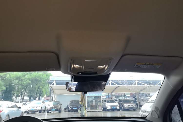 Used ORA Good Cat 2023 401 km Standard Range Luxury Version Lithium Iron Phosphate Headliner