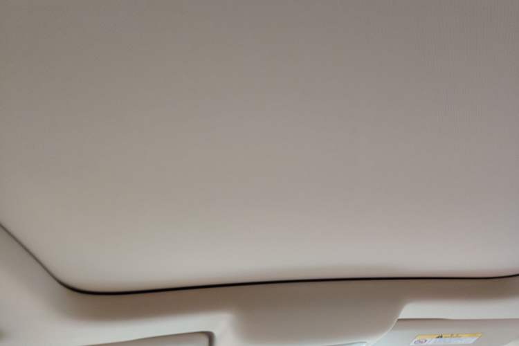 Used ORA Good Cat 2023 401 km Standard Range Premium Version Lithium Iron Phosphate Headliner