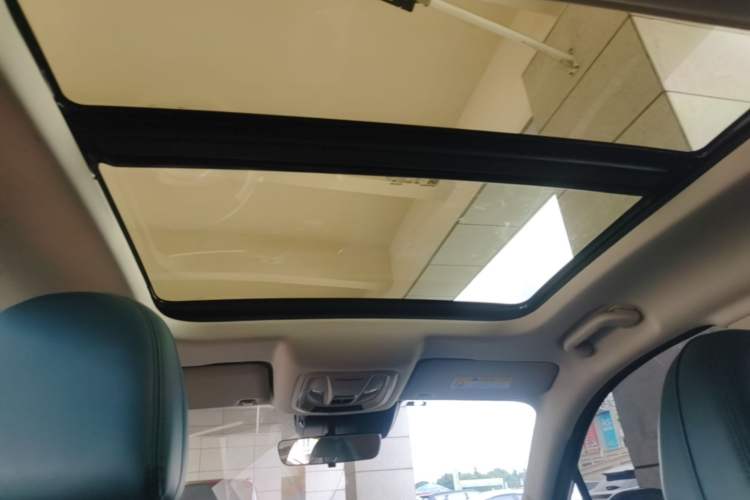 Used ORA Good Cat 2023 401 km Standard Range Prestige Version Lithium Iron Phosphate Headliner
