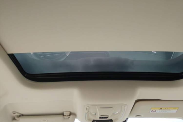Used ORA Good Cat 2023 401 km Standard Range Premium Version Lithium Iron Phosphate Headliner