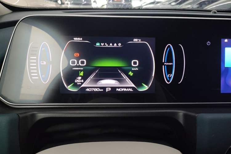 Used ORA Good Cat 2023 401 km Standard Range Premium Version Lithium Iron Phosphate Instrument Cluster