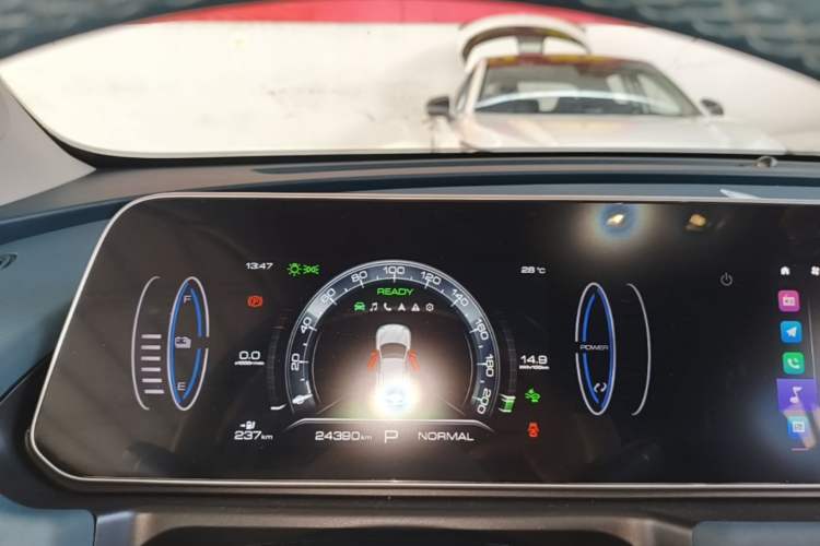 Used ORA Good Cat 2023 401 km Standard Range Luxury Version Lithium Iron Phosphate Instrument Cluster