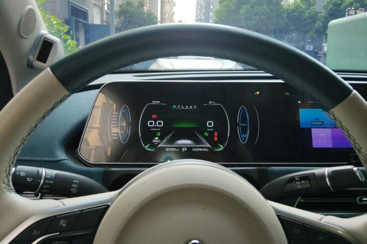 Used ORA Good Cat 2023 401 km Standard Range Luxury Version Lithium Iron Phosphate Instrument Cluster
