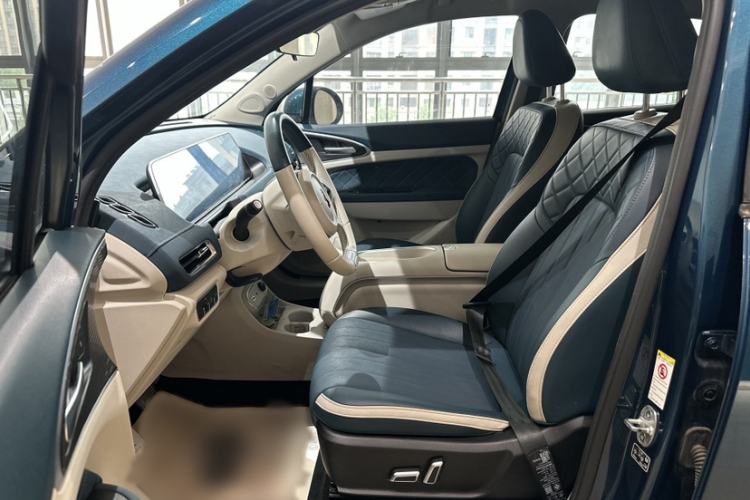 Used ORA Good Cat 2023 401 km Standard Range Luxury Version Lithium Iron Phosphate Interior 1