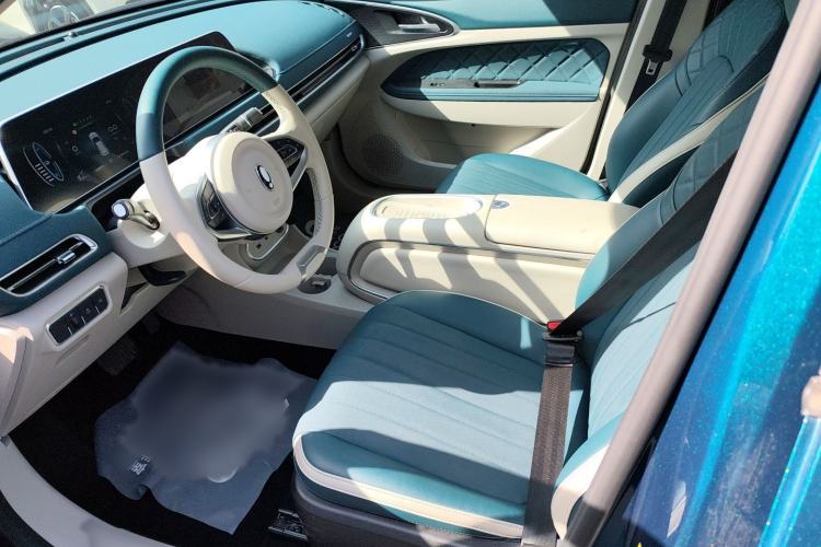 Used ORA Good Cat 2023 401 km Standard Range Luxury Version Lithium Iron Phosphate Interior 1