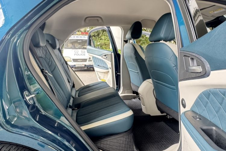 Used ORA Good Cat 2023 401 km Standard Range Luxury Version Lithium Iron Phosphate Interior 2