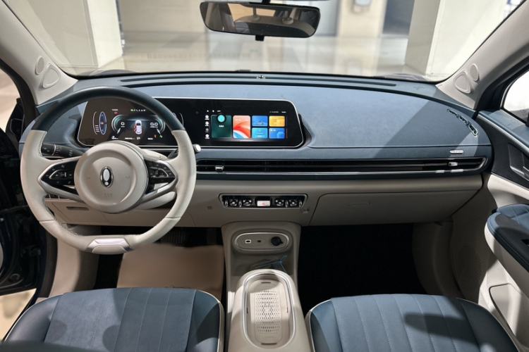 Used ORA Good Cat 2023 401 km Standard Range Luxury Version Lithium Iron Phosphate Interior 2