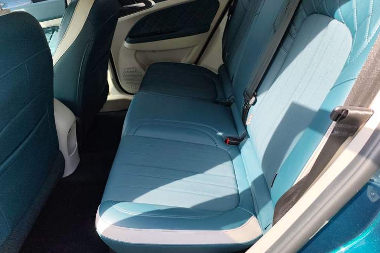 Used ORA Good Cat 2023 401 km Standard Range Luxury Version Lithium Iron Phosphate Interior 2