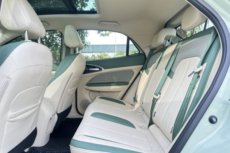 Used ORA Good Cat 2023 401 km Standard Range Premium Version Lithium Iron Phosphate Interior 3