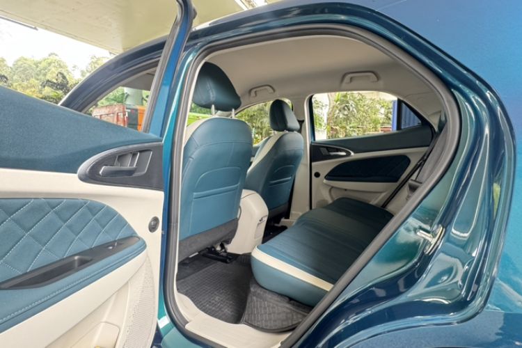 Used ORA Good Cat 2023 401 km Standard Range Luxury Version Lithium Iron Phosphate Interior 7