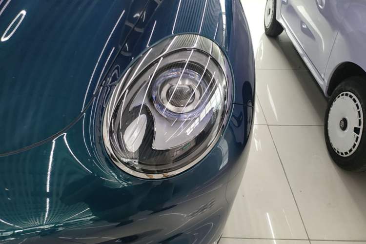 Used ORA Good Cat 2023 401 km Standard Range Premium Version Lithium Iron Phosphate Left Front Headlight
