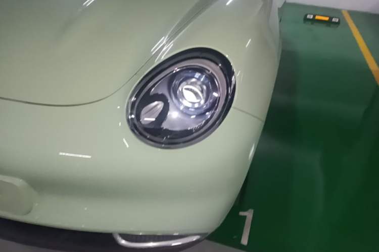 Used ORA Good Cat 2023 401 km Standard Range Premium Version Lithium Iron Phosphate Left Front Headlight