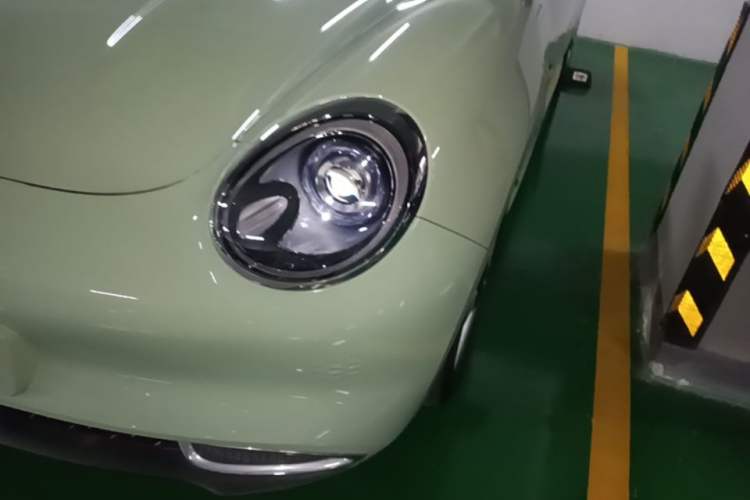 Used ORA Good Cat 2023 401 km Standard Range Premium Version Lithium Iron Phosphate Left Front Headlight