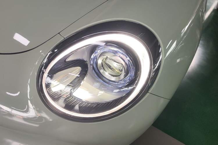 Used ORA Good Cat 2023 401 km Standard Range Luxury Version Lithium Iron Phosphate Left Front Headlight