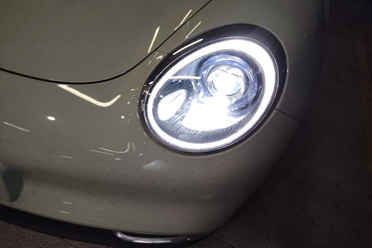 Used ORA Good Cat 2023 401 km Standard Range Premium Version Lithium Iron Phosphate Left Front Headlight