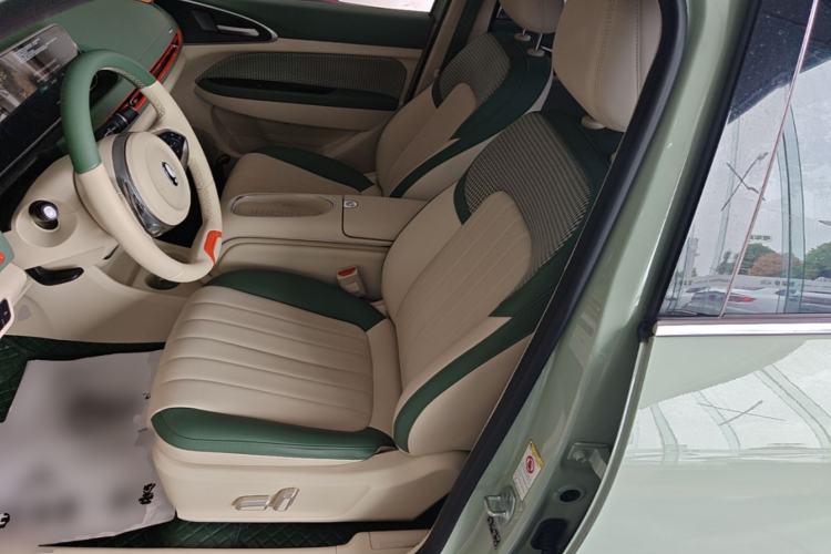 Used ORA Good Cat 2023 401 km Standard Range Luxury Version Lithium Iron Phosphate Left Front Seat