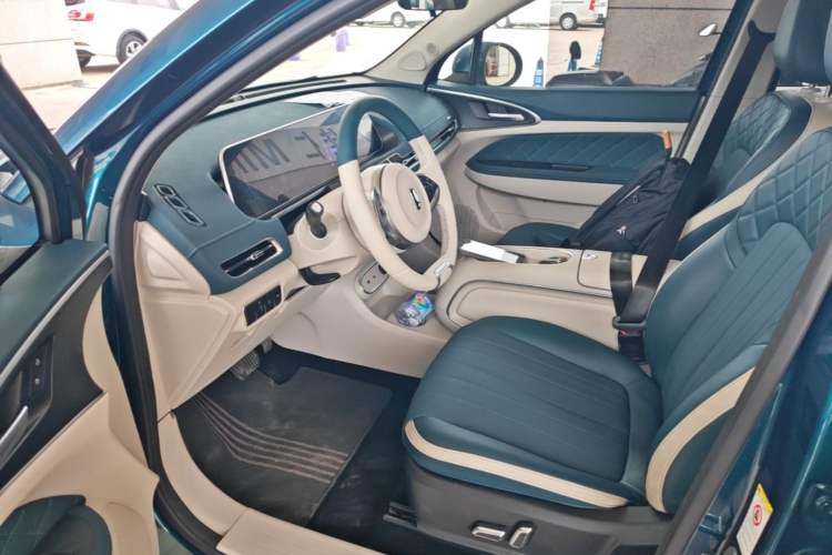 Used ORA Good Cat 2023 401 km Standard Range Luxury Version Lithium Iron Phosphate Left Front Seat