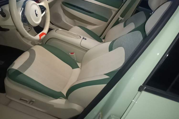 Used ORA Good Cat 2023 401 km Standard Range Luxury Version Lithium Iron Phosphate Left Front Seat