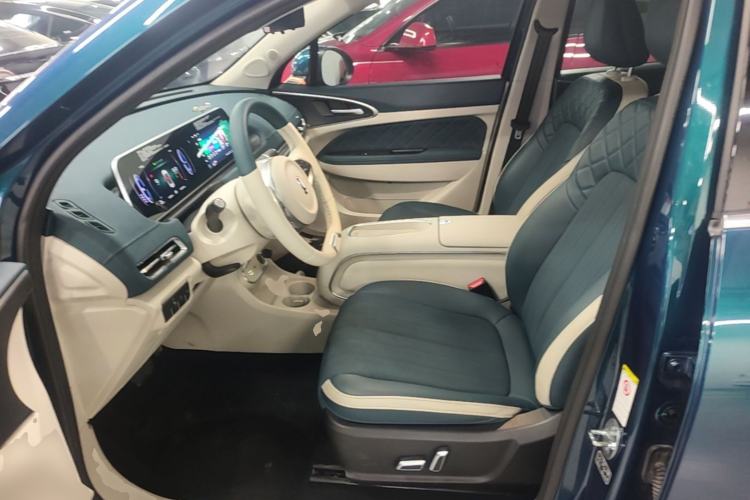 Used ORA Good Cat 2023 401 km Standard Range Luxury Version Lithium Iron Phosphate Left Front Seat