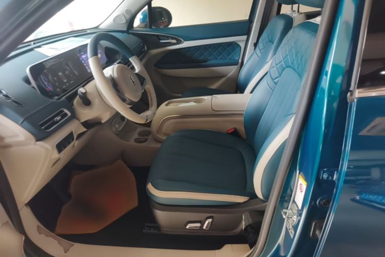 Used ORA Good Cat 2023 401 km Standard Range Luxury Version Lithium Iron Phosphate Left Front Seat