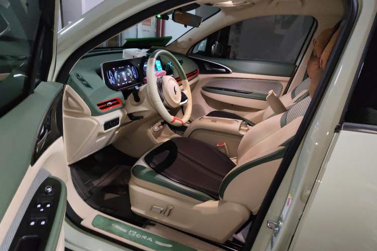 Used ORA Good Cat 2023 501 km Long-Range Luxury Version Lithium Iron Phosphate Left Front Seat