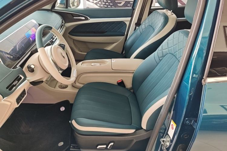 Used ORA Good Cat 2023 401 km Standard Range Premium Version Lithium Iron Phosphate Left Front Seat