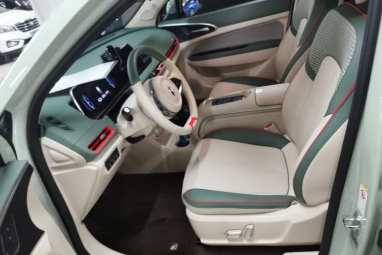 Used ORA Good Cat 2023 401 km Standard Range Luxury Version Lithium Iron Phosphate Left Front Seat