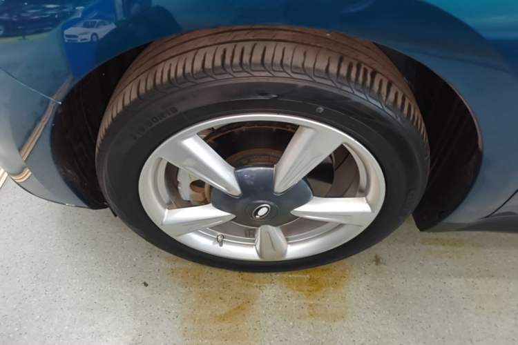 Used ORA Good Cat 2023 401 km Standard Range Luxury Version Lithium Iron Phosphate Left Front Wheel Hub