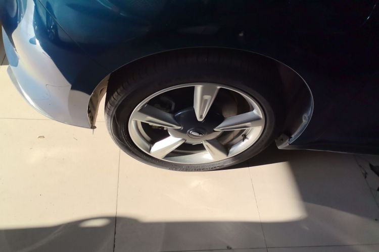 Used ORA Good Cat 2023 401 km Standard Range Luxury Version Lithium Iron Phosphate Left Front Wheel Hub
