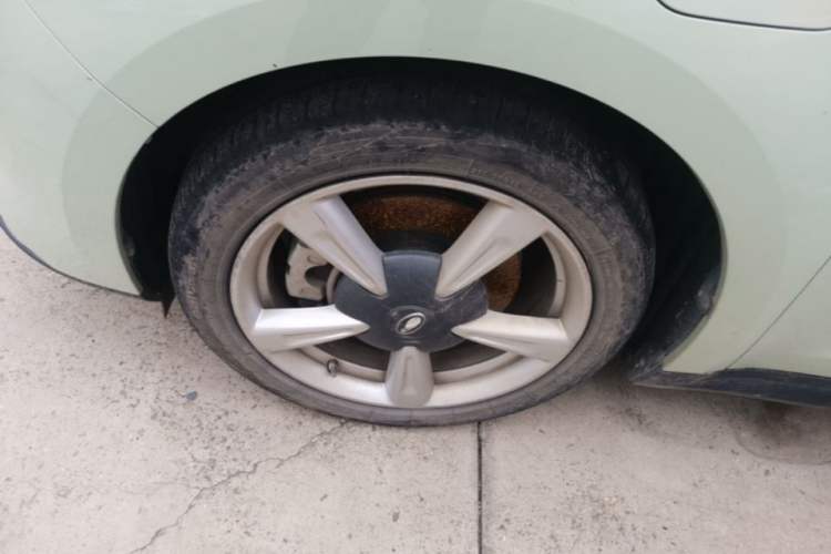Used ORA Good Cat 2023 401 km Standard Range Premium Version Lithium Iron Phosphate Left Front Wheel Hub