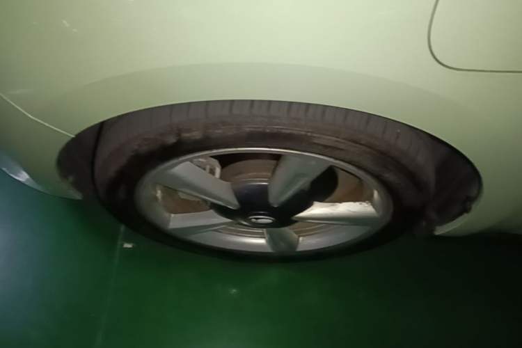 Used ORA Good Cat 2023 401 km Standard Range Luxury Version Lithium Iron Phosphate Left Front Wheel Hub