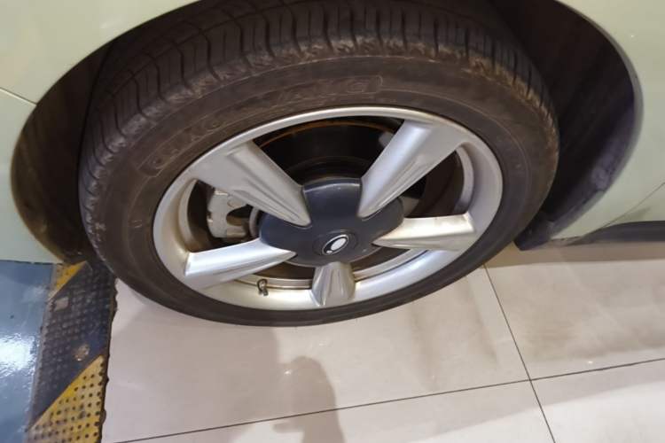 Used ORA Good Cat 2023 401 km Standard Range Prestige Version Lithium Iron Phosphate Left Front Wheel Hub