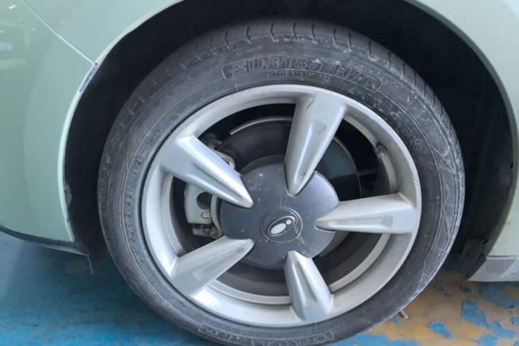 Used ORA Good Cat 2023 401 km Standard Range Prestige Version Lithium Iron Phosphate Left Front Wheel Hub