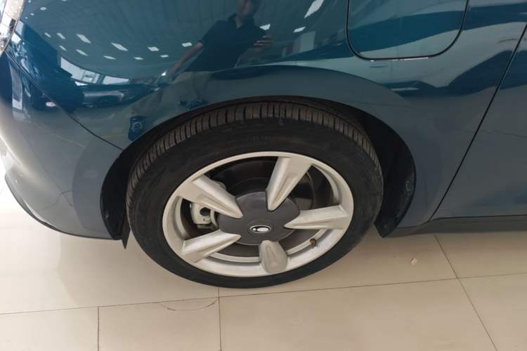Used ORA Good Cat 2023 401 km Standard Range Premium Version Lithium Iron Phosphate Left Front Wheel Hub