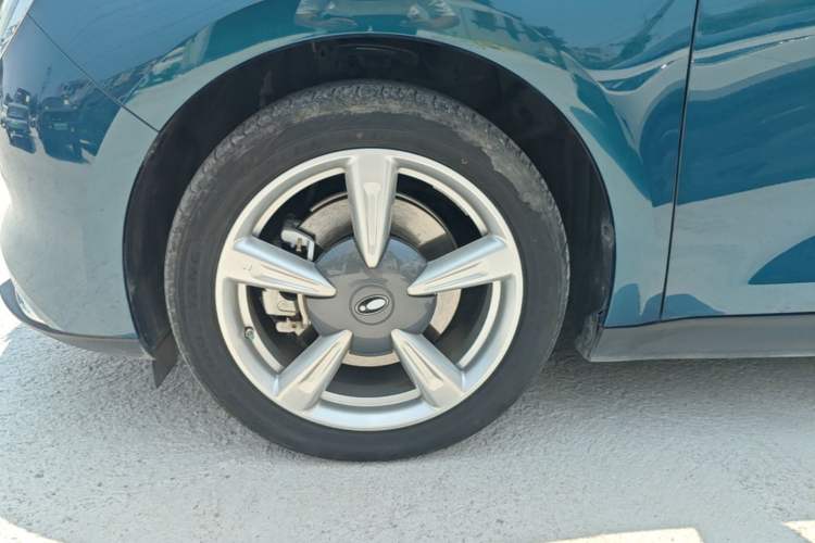 Used ORA Good Cat 2023 401 km Standard Range Prestige Version Lithium Iron Phosphate Left Front Wheel Hub