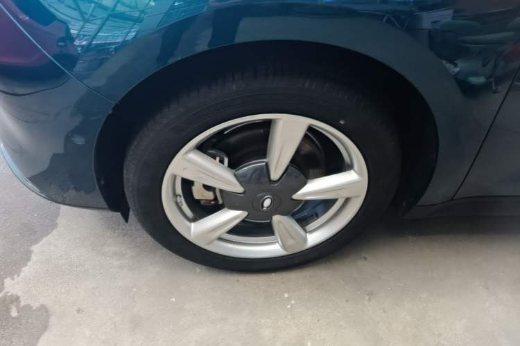 Used ORA Good Cat 2023 401 km Standard Range Premium Trim Ternary Lithium Left Front Wheel Hub
