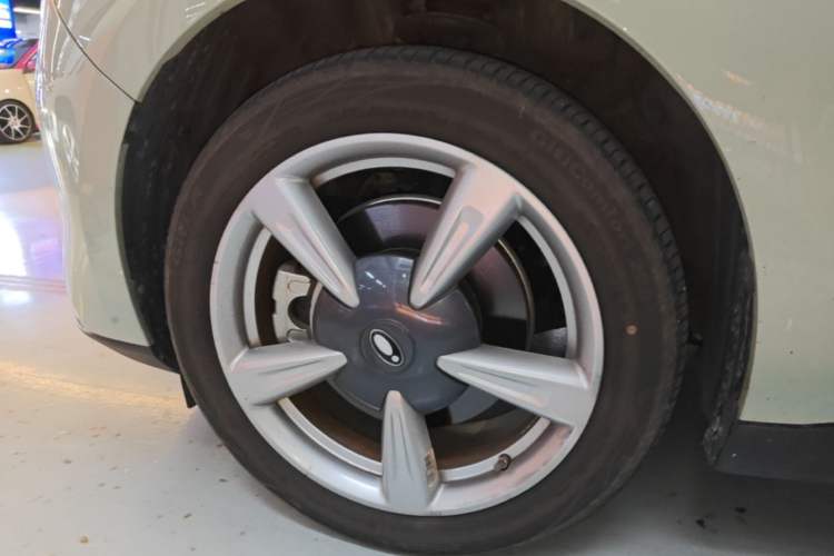 Used ORA Good Cat 2023 401 km Standard Range Luxury Version Ternary Lithium Left Front Wheel Hub