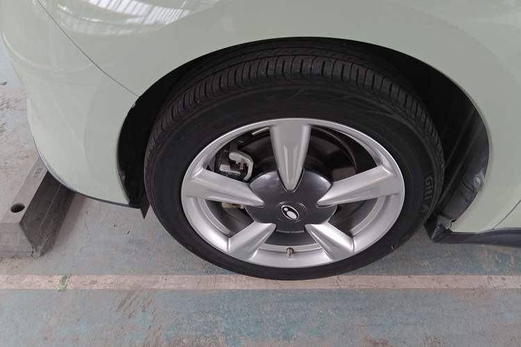 Used ORA Good Cat 2023 401 km Standard Range Luxury Version Ternary Lithium Left Front Wheel Hub