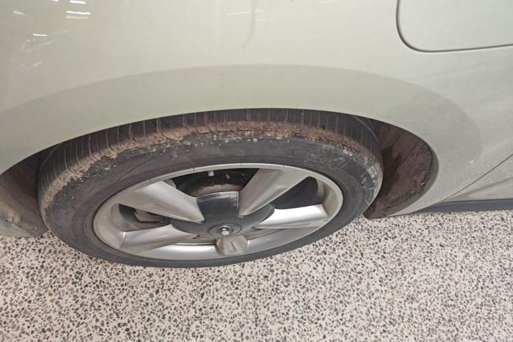 Used ORA Good Cat 2023 401 km Standard Range Luxury Version Lithium Iron Phosphate Left Front Wheel Hub