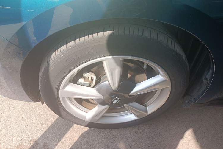 Used ORA Good Cat 2023 401 km Standard Range Luxury Version Lithium Iron Phosphate Left Front Wheel Hub