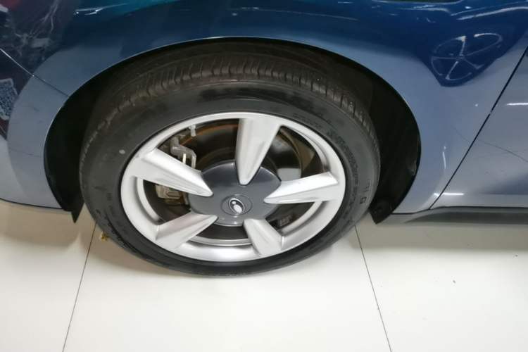 Used ORA Good Cat 2023 401 km Standard Range Luxury Version Lithium Iron Phosphate Left Front Wheel Hub