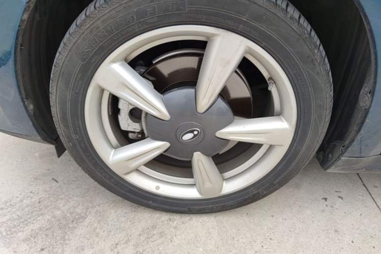 Used ORA Good Cat 2023 401 km Standard Range Luxury Version Lithium Iron Phosphate Left Front Wheel Hub