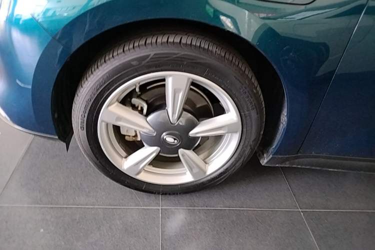 Used ORA Good Cat 2023 401 km Standard Range Comfort Version Lithium Iron Phosphate Left Front Wheel Hub