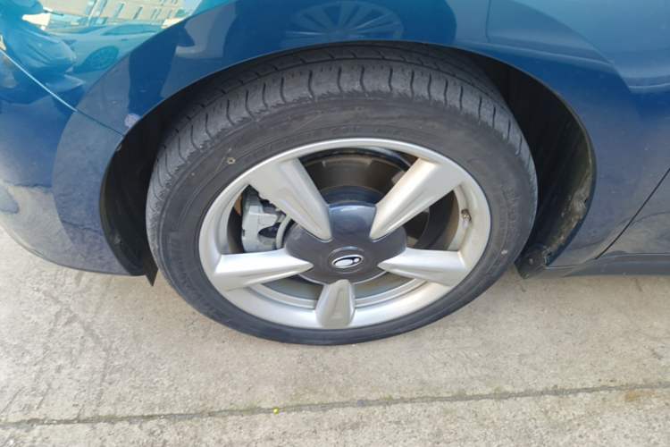 Used ORA Good Cat 2023 401 km Standard Range Prestige Version Lithium Iron Phosphate Left Front Wheel Hub
