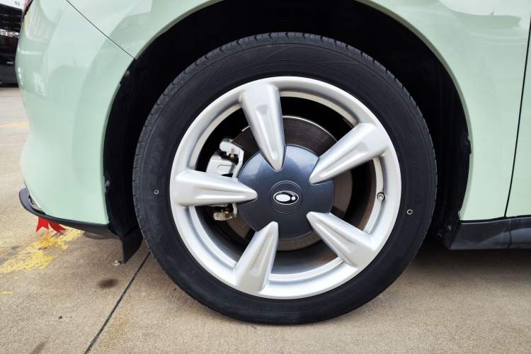 Used ORA Good Cat 2023 401 km Standard Range Prestige Version Lithium Iron Phosphate Left Front Wheel Hub