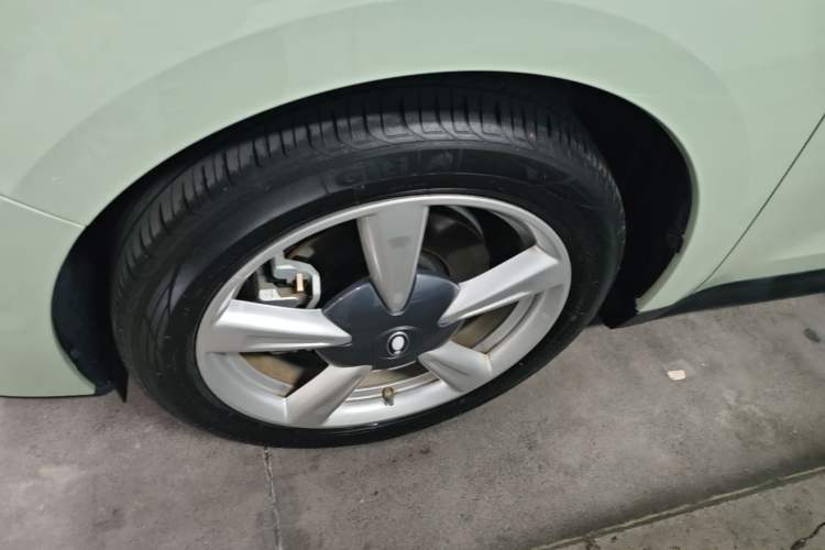 Used ORA Good Cat 2023 401 km Standard Range Premium Version Lithium Iron Phosphate Left Front Wheel Hub